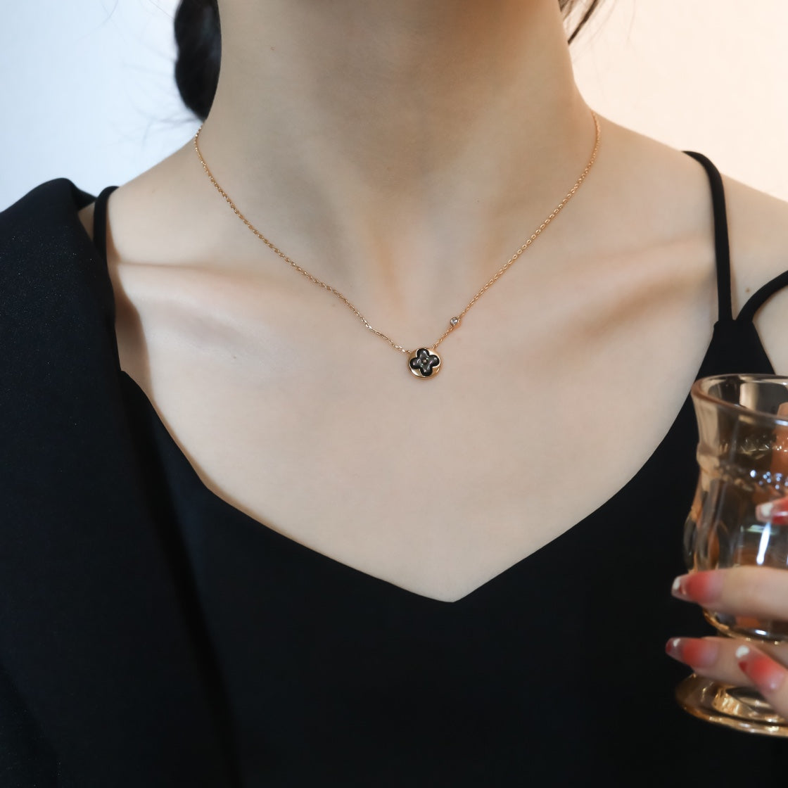 [Cyra]  SUN PEDANT PINK GOLD 1 DIAMOND NECKLACE