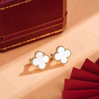 [Cyra]  CLOVER MEDIUM 1 MOTIFS  WHITE MOP STUD EARRINGS