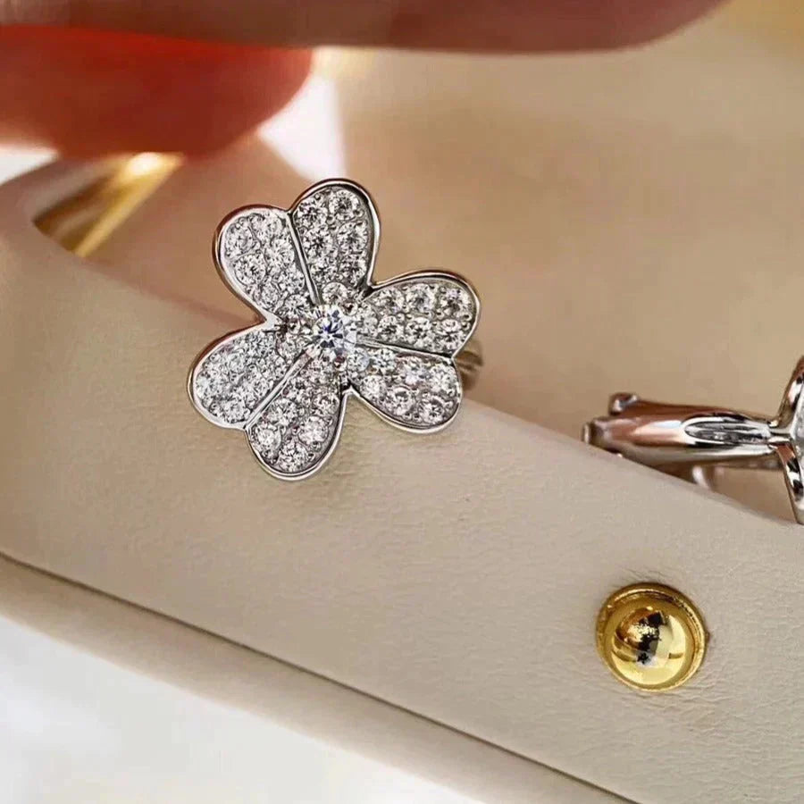 [Cyra]  CLOVER COMOS DIAMOND EARRINGS SILVER