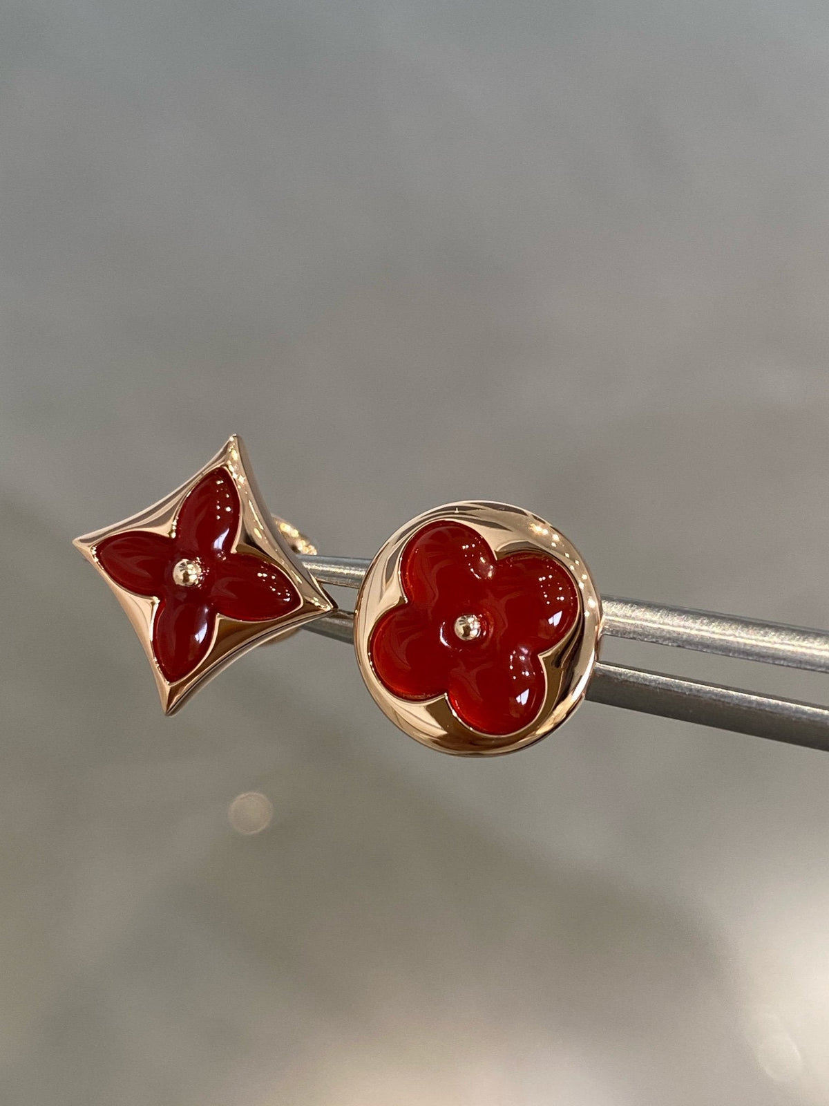 [Cyra]  STAR AND SUN PINK GOLD CARNELIAN STUD EARRINGS