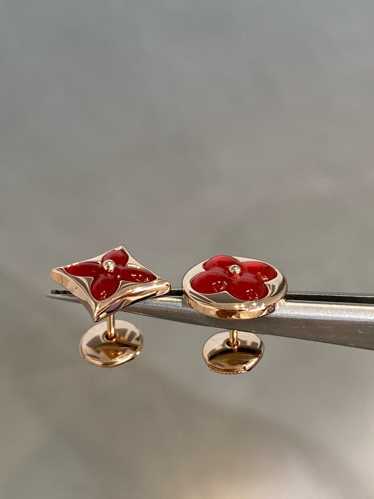 [Cyra]  STAR AND SUN PINK GOLD CARNELIAN STUD EARRINGS