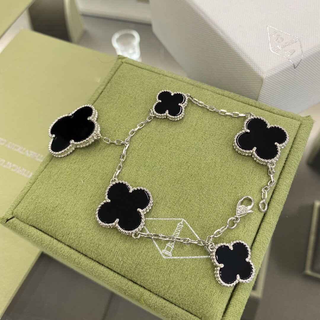 [Cyra]  CLOVER 5 MOTIFS SIVLER ONYX BRACELET