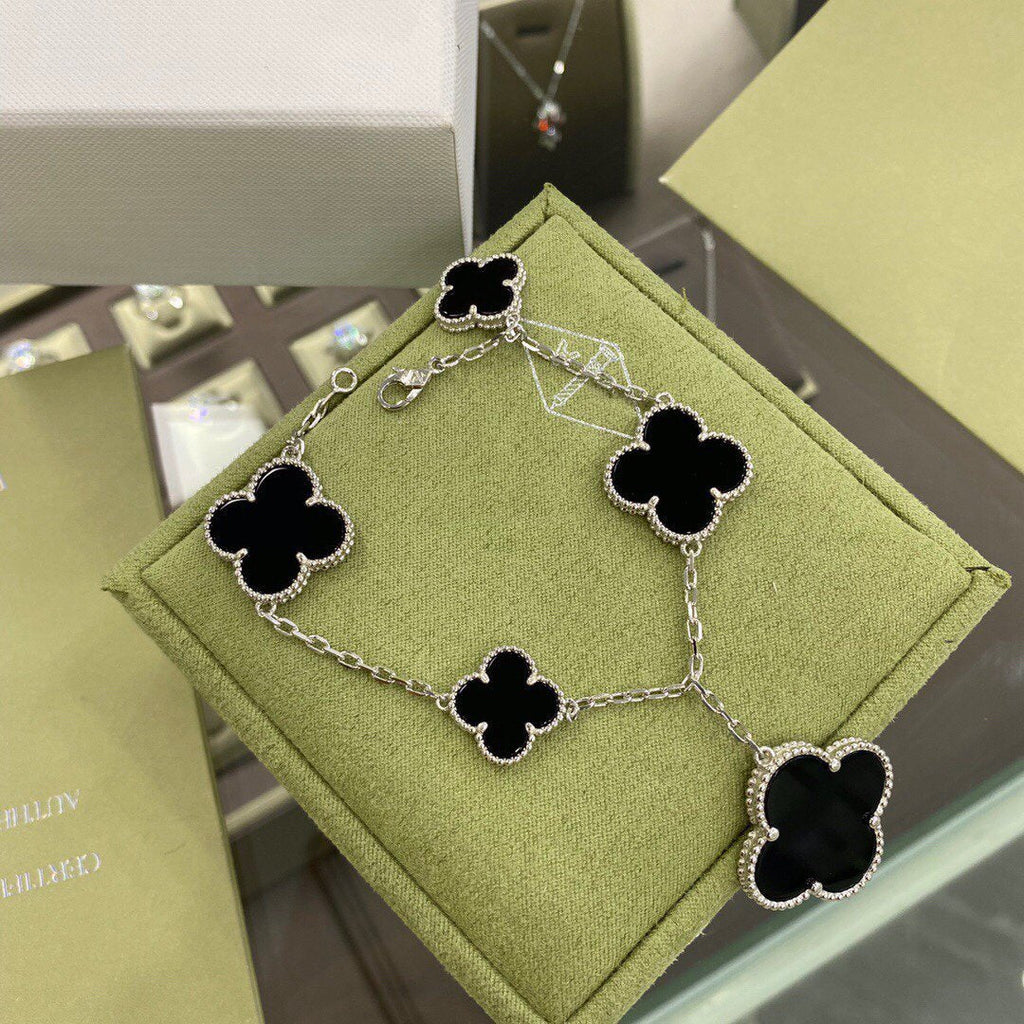 [Cyra]  CLOVER 5 MOTIFS SIVLER ONYX BRACELET