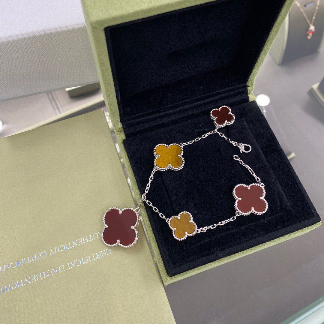 [Cyra]  CLOVER 5 MOTIFS SIVLER CARNELIAN TIGER EYE BRACELET