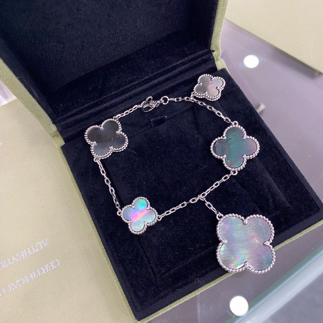 [Cyra]  CLOVER 5 MOTIFS SIVLER DARK MOP BRACELET