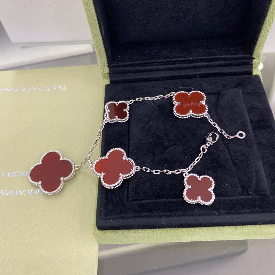 [Cyra]  CLOVER 5 MOTIFS SIVLER CARNELIAN BRACELET