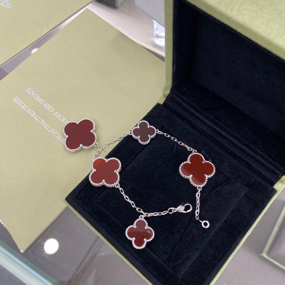 [Cyra]  CLOVER 5 MOTIFS SIVLER CARNELIAN BRACELET