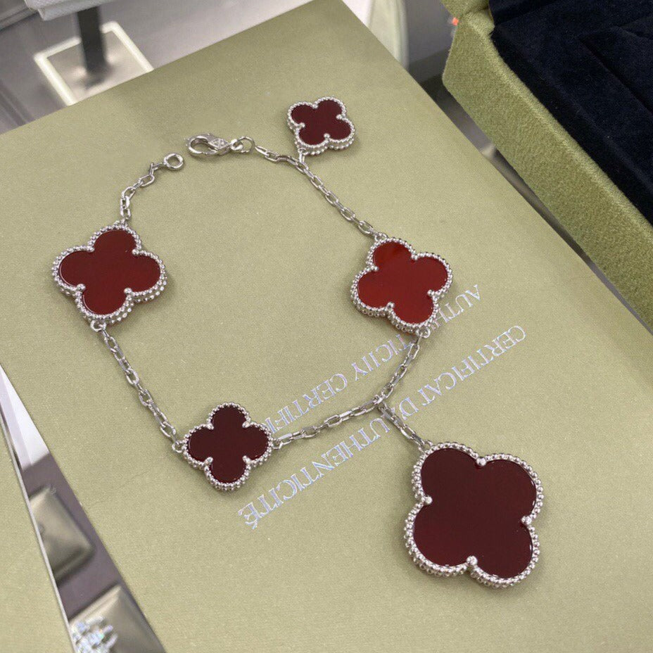 [Cyra]  CLOVER 5 MOTIFS SIVLER CARNELIAN BRACELET