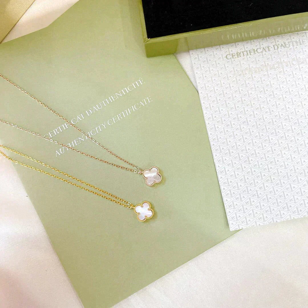 [Cyra]  CLOVER MINI 9.5MM WHITE MOTHER-OF-PEARL NECKLACE