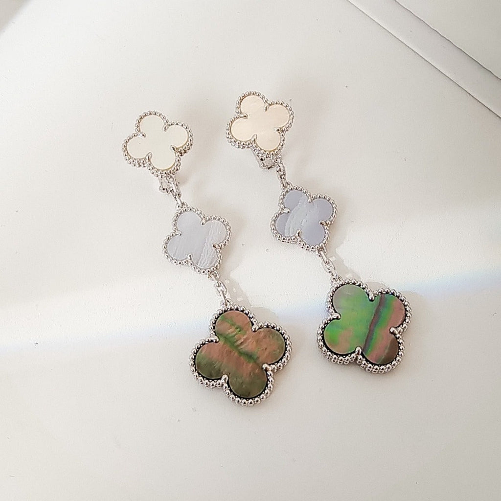[Cyra]  CLOVER 3 MOTIFS CHALCEDONY DARK MOP SILVER EARRINGS