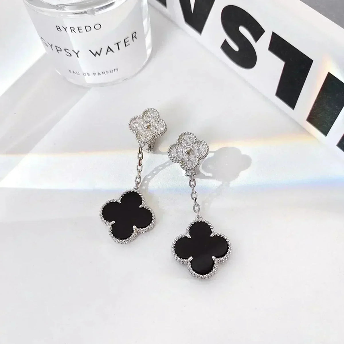 [Cyra]  CLOVER 2 MOTIFS  DIAMOND ONYX EARRINGS SILVER