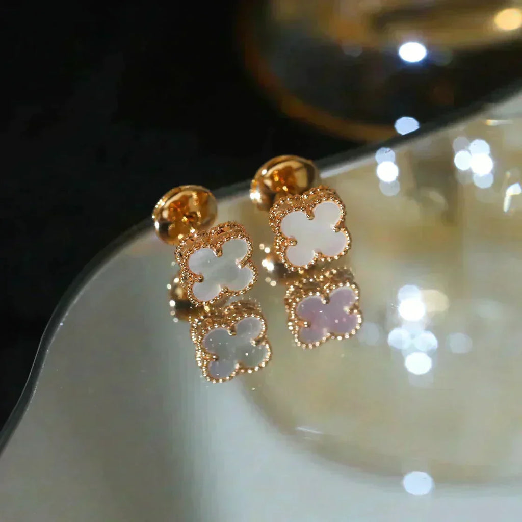 [Cyra] クローバーミニ 9.5mm ホワイトマザーオブパール イヤリング