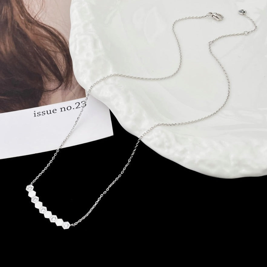 [Cyra]  BEE MY LOVE DIAMOND NECKLACE