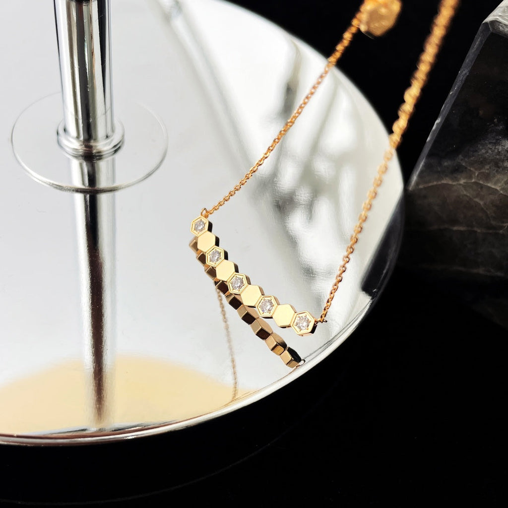 [Cyra]  BEE MY LOVE DIAMOND NECKLACE
