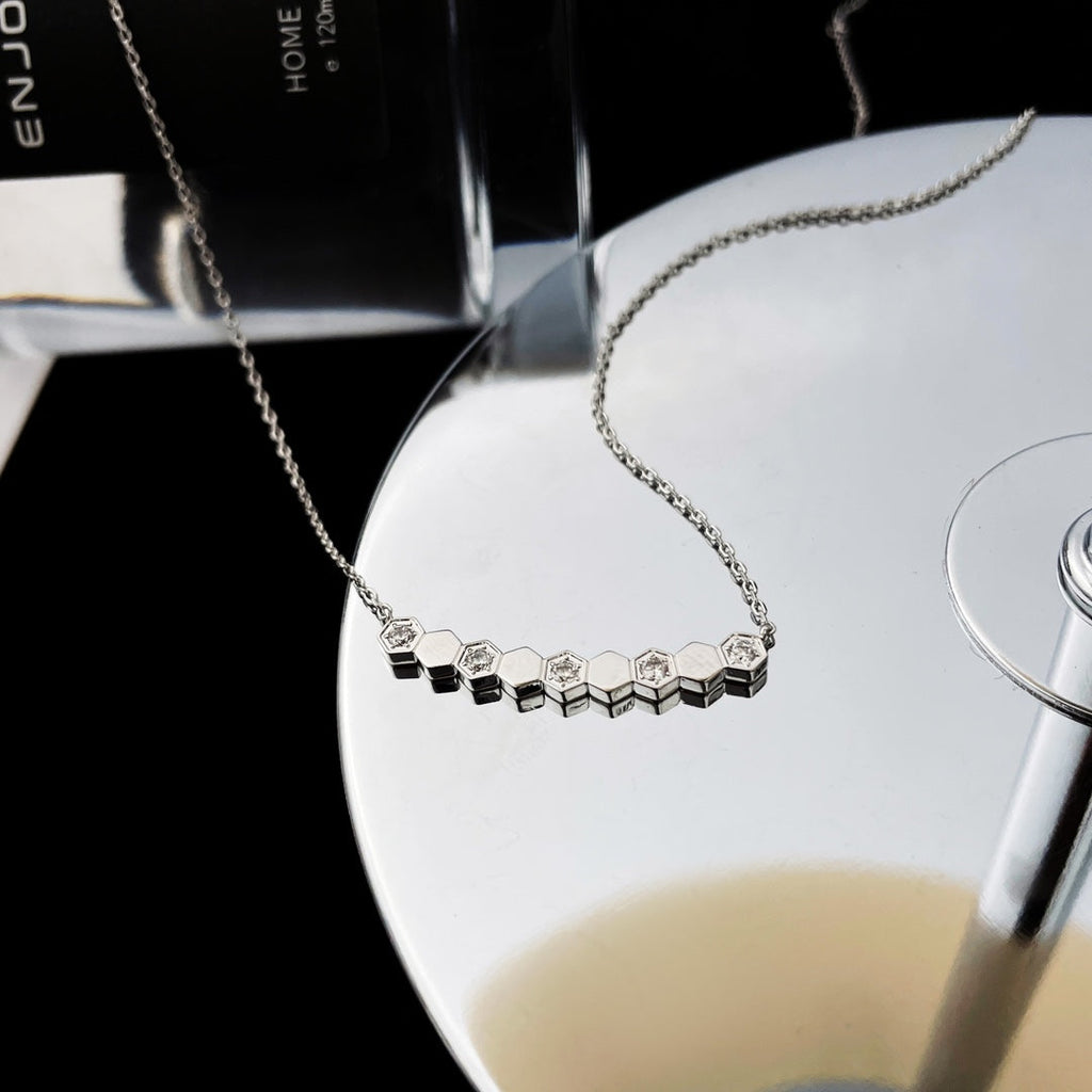 [Cyra]  BEE MY LOVE DIAMOND NECKLACE