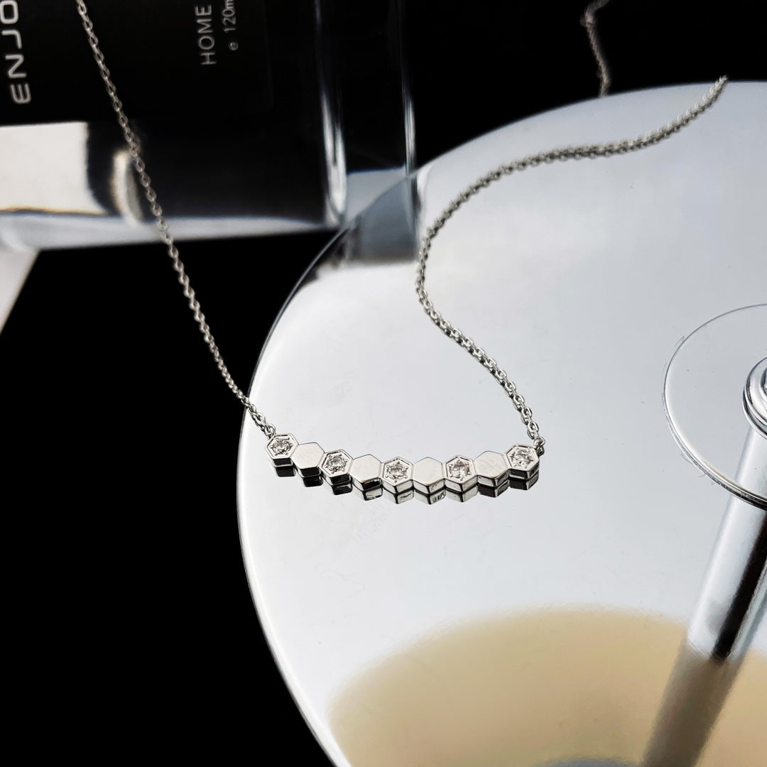 [Cyra]  BEE MY LOVE DIAMOND NECKLACE