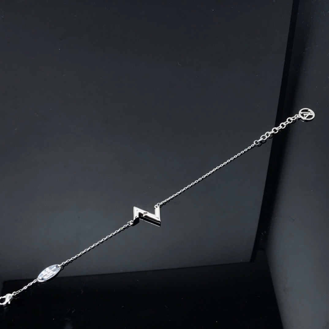 [Cyra]  VOLT LV LOGO BRACELET