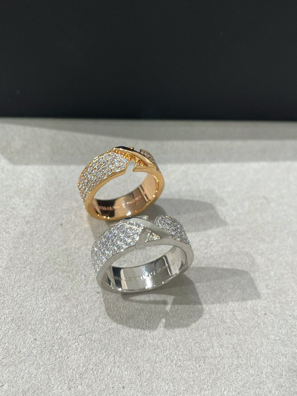 [Cyra]  LIENS EVIDENCE  DIAMOND PAVED RING