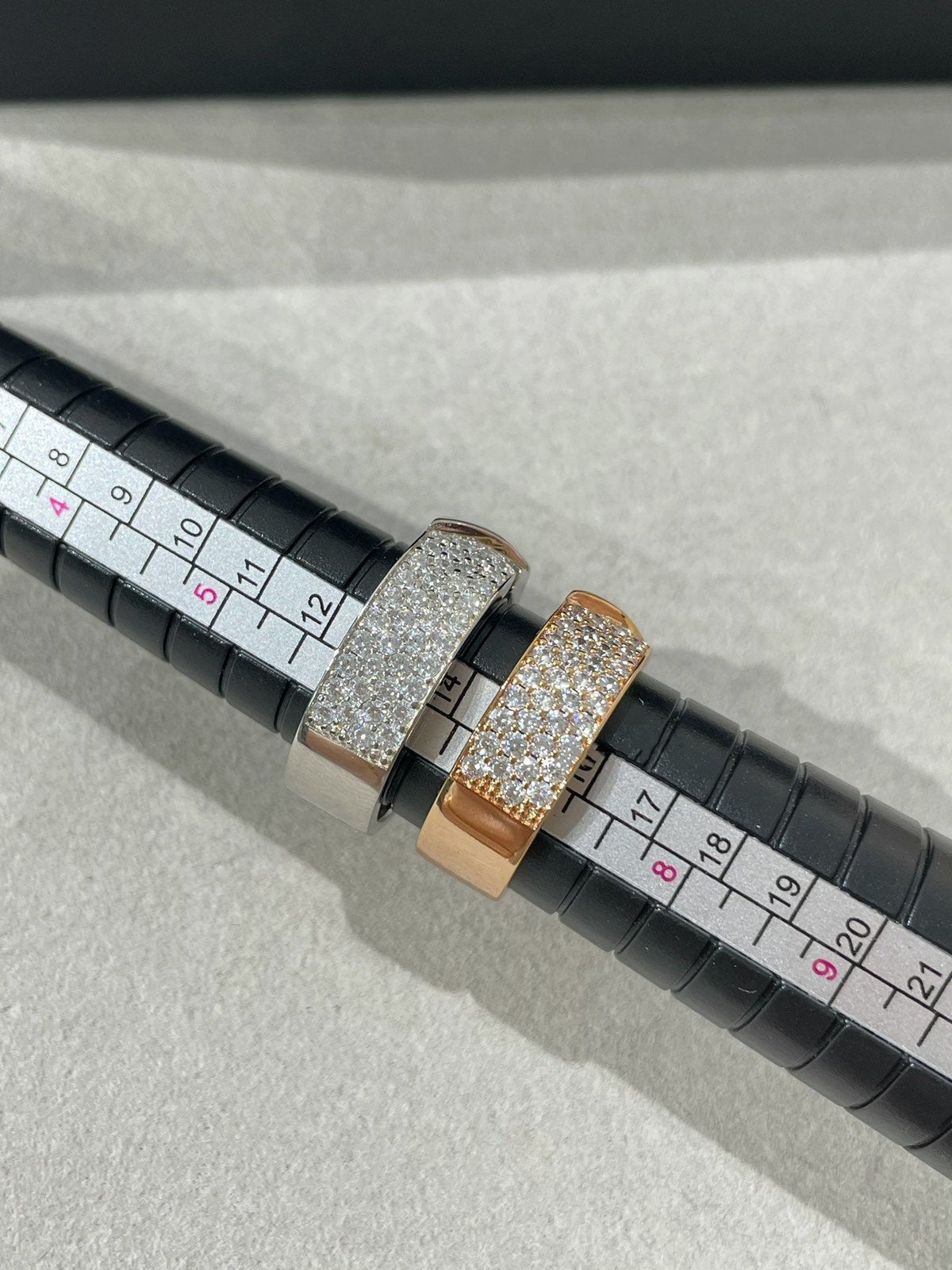 [Cyra]  LIENS EVIDENCE  DIAMOND PAVED RING
