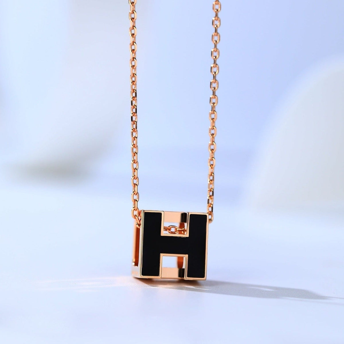 [Cyra]  H CAGE PINK GOLD NECKLACE