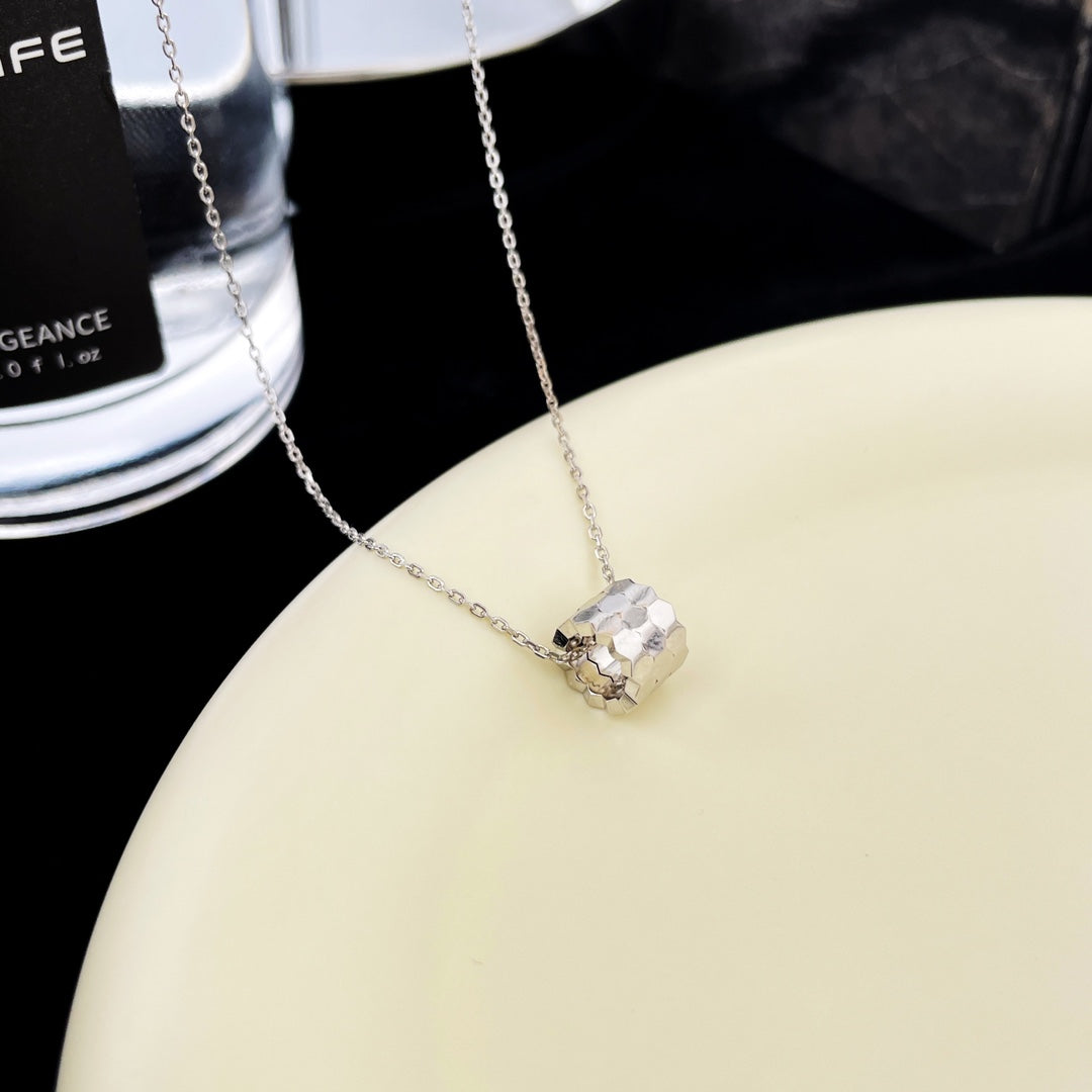 [Cyra]  BEE MINI PEDANT DIAMOND NECKLACE