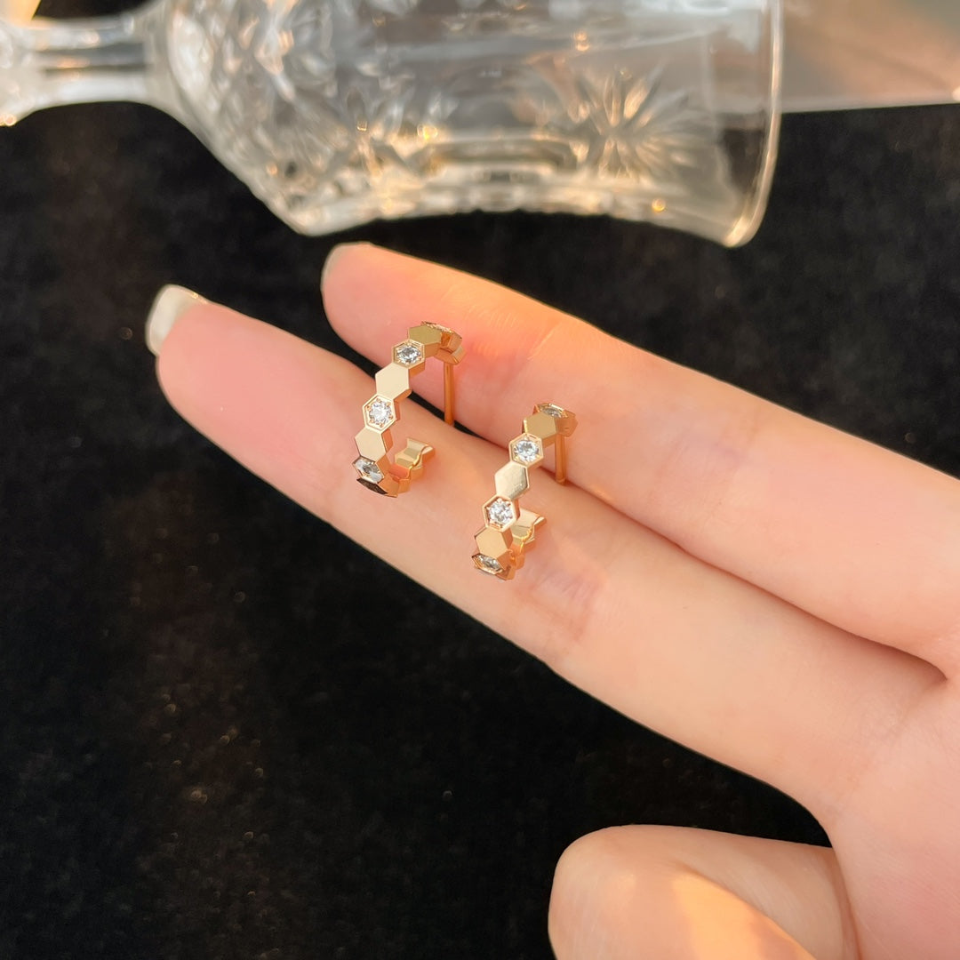 [Cyra]  BEE LOVE DIAMOND HOOP EARRINGS