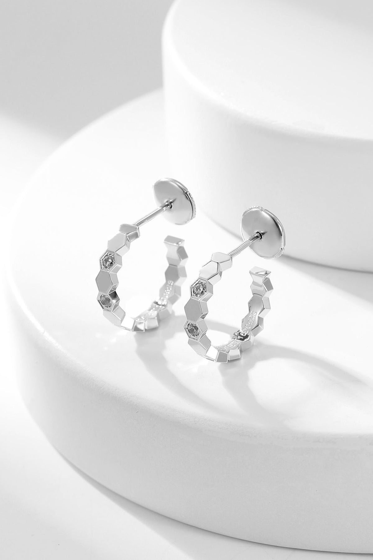 [Cyra]  BEE LOVE DIAMOND HOOP EARRINGS