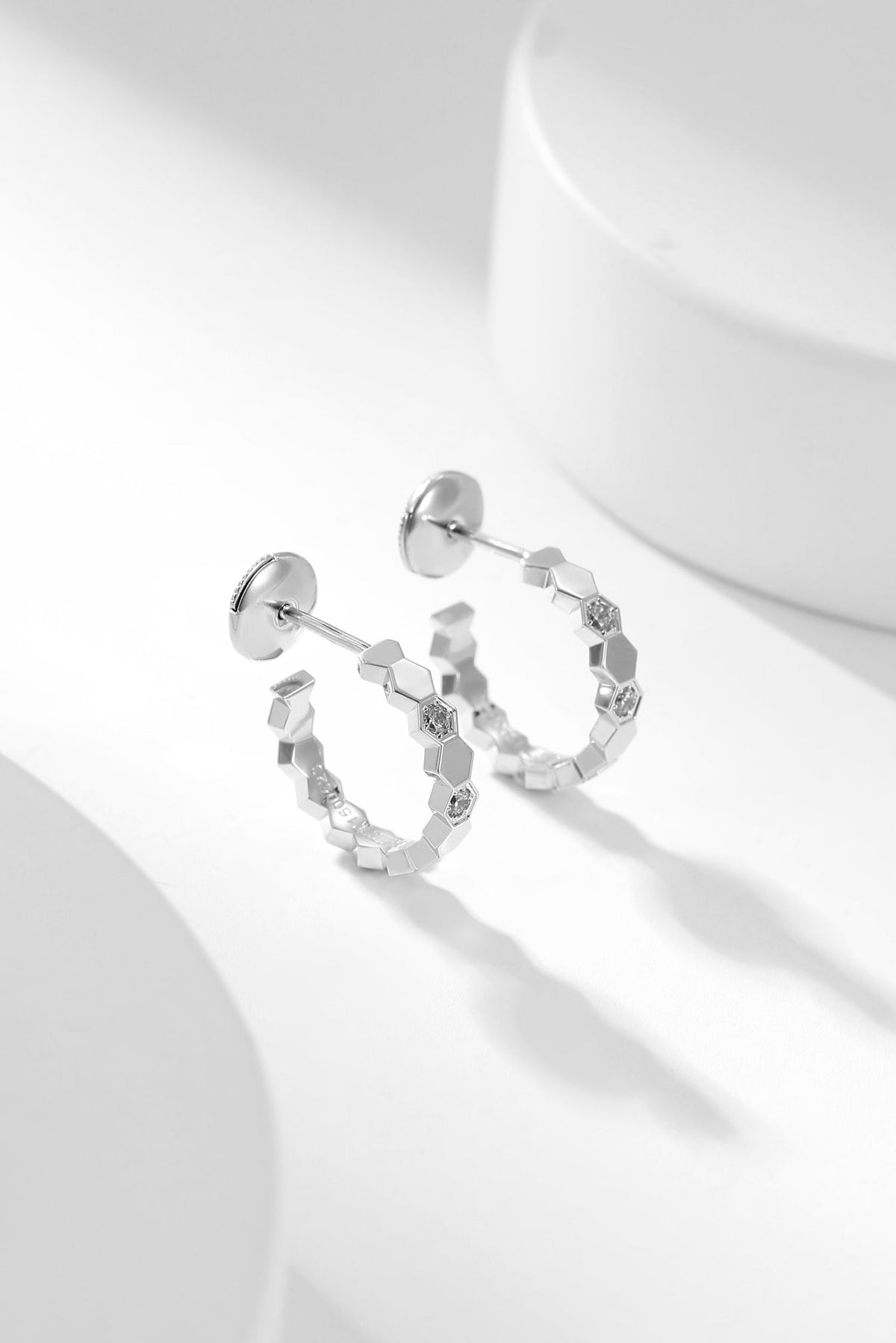 [Cyra]  BEE LOVE DIAMOND HOOP EARRINGS