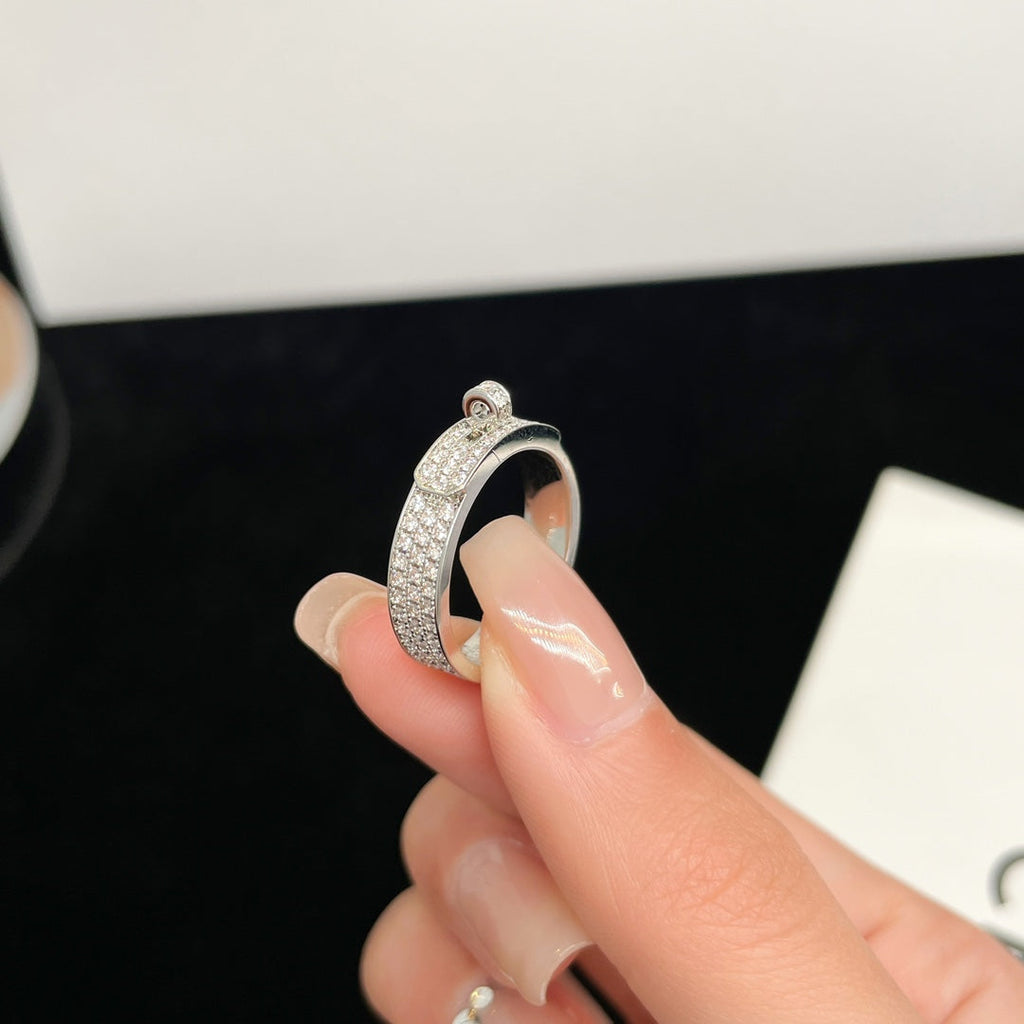 [Cyra]  KELLY SILVER DIAMOND RING