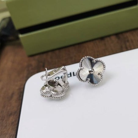 [Cyra] CLOVER MITTLERE OHRSTECKER