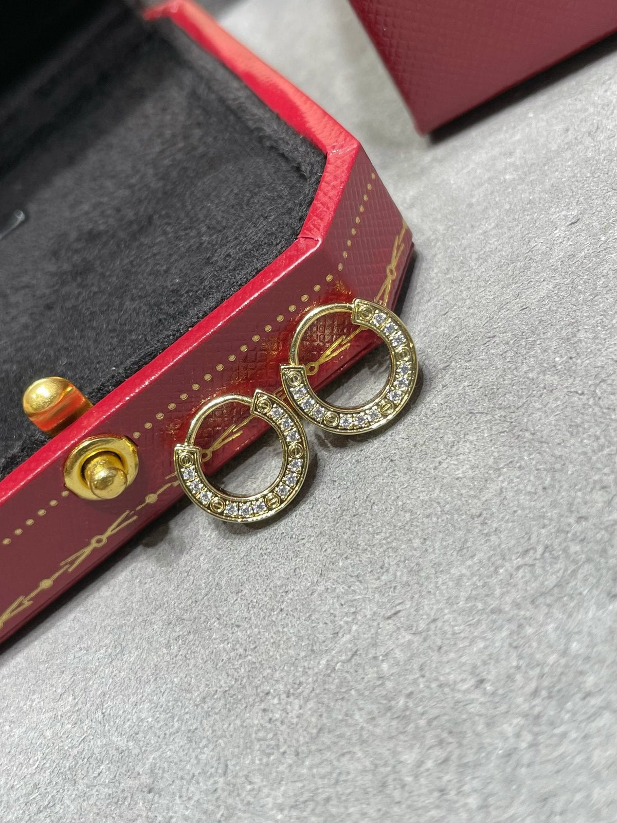 [Cyra]  LOVE DIAMOND EARRINGS