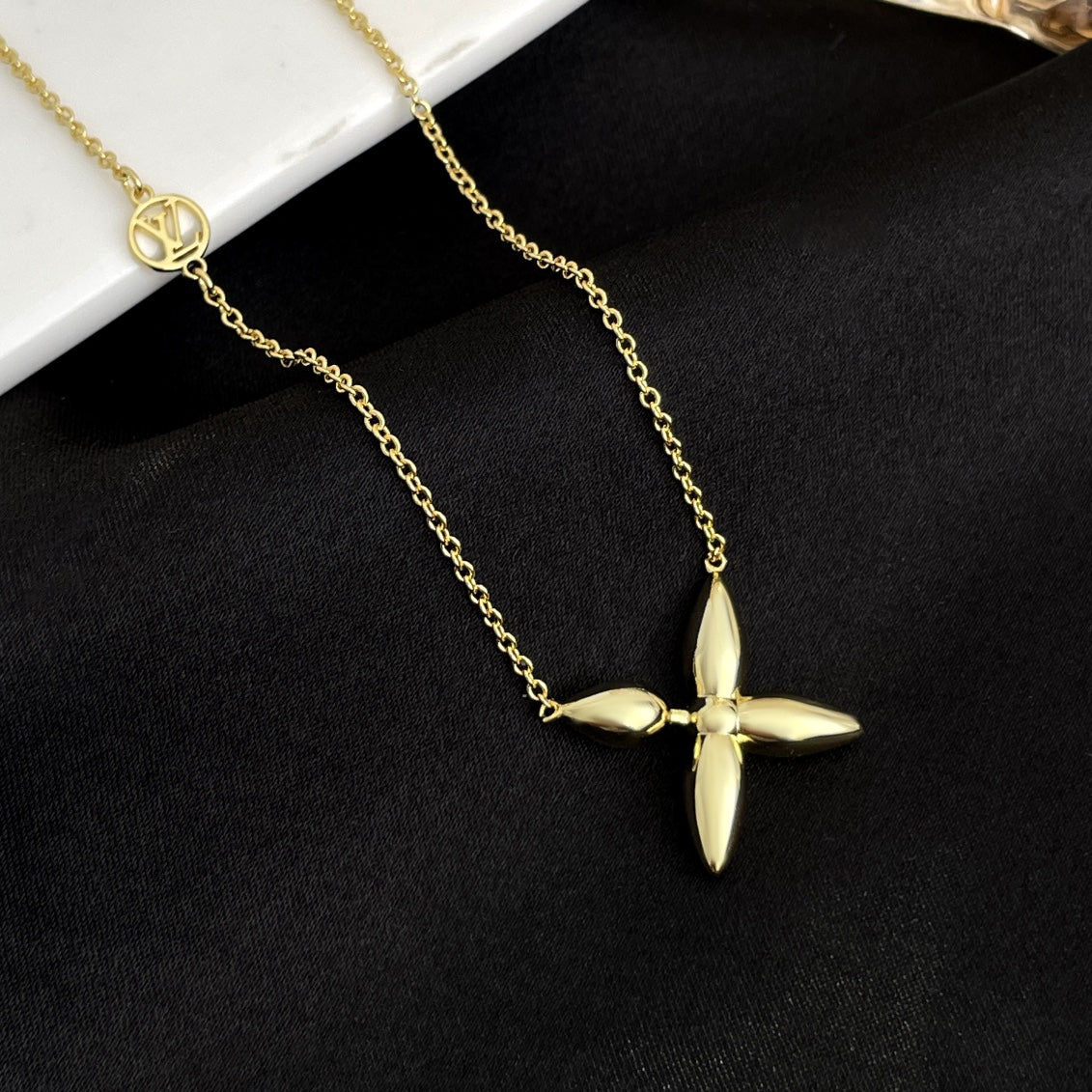 [Cyra]  LOUISETTE GOLD NECKLACE