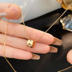 [Cyra]  BEE MINI NECKLACE