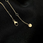 [Cyra]  BEE MINI NECKLACE
