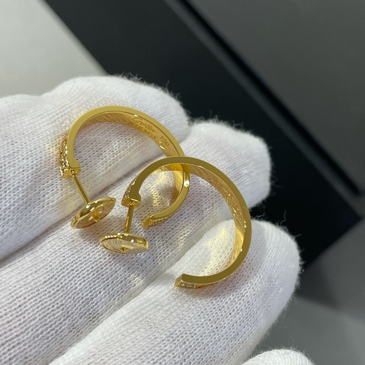 [Cyra]  LOVE DIAMOND GOLD HOOP EARRINGS