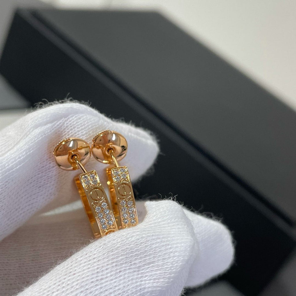 [Cyra] LOVE DIAMOND OHRRINGE AUS ROSÉGOLD