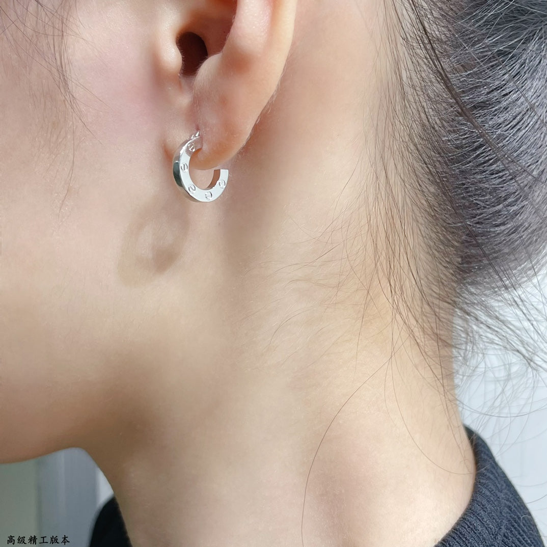 [Cyra]  LOVE MINI EARRINGS
