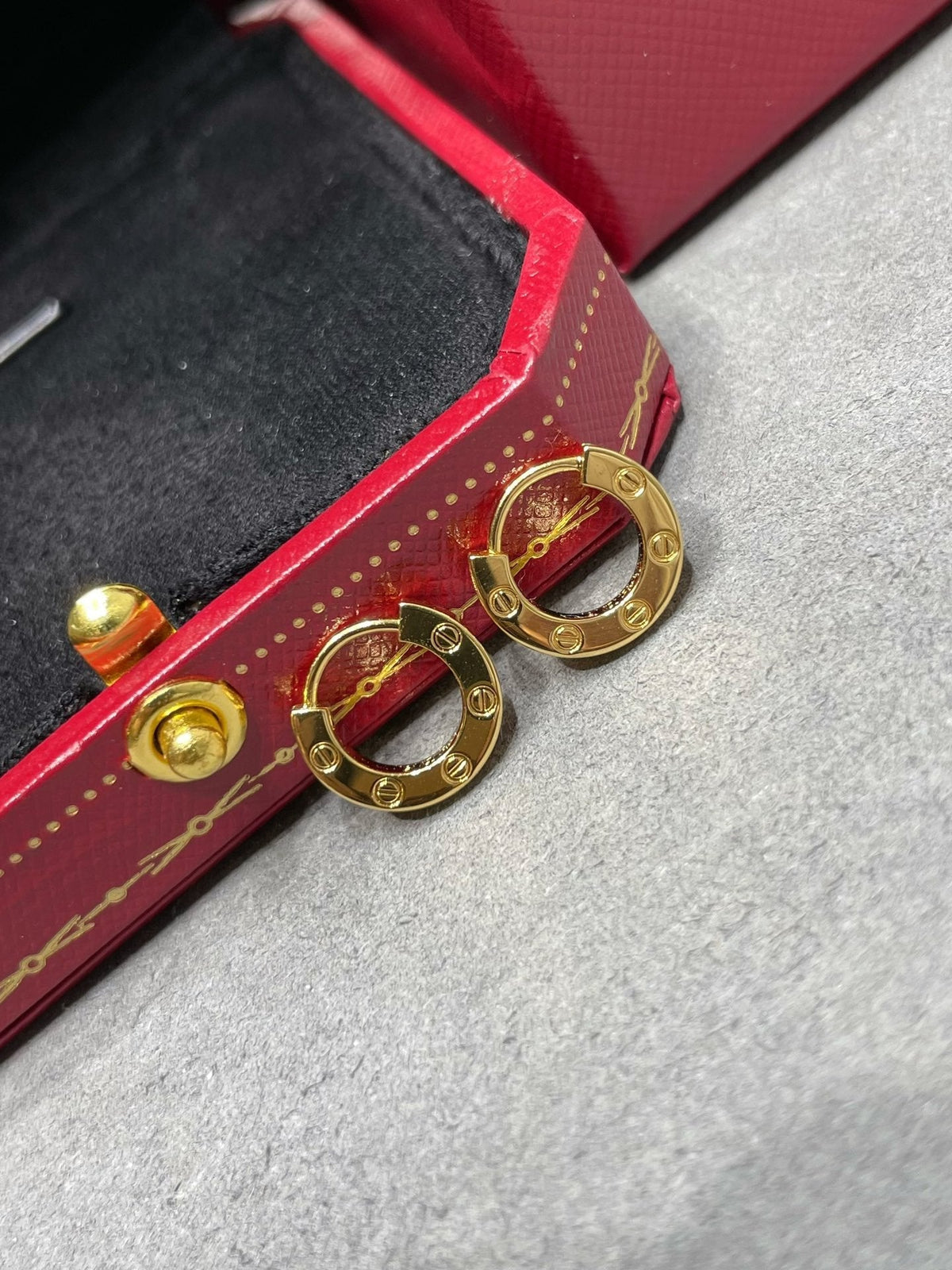 [Cyra]  LOVE MINI EARRINGS