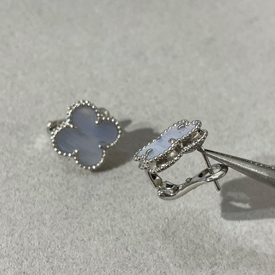 [Cyra]  CLOVER CHALCEDONY SILVER STUD EARRINGS
