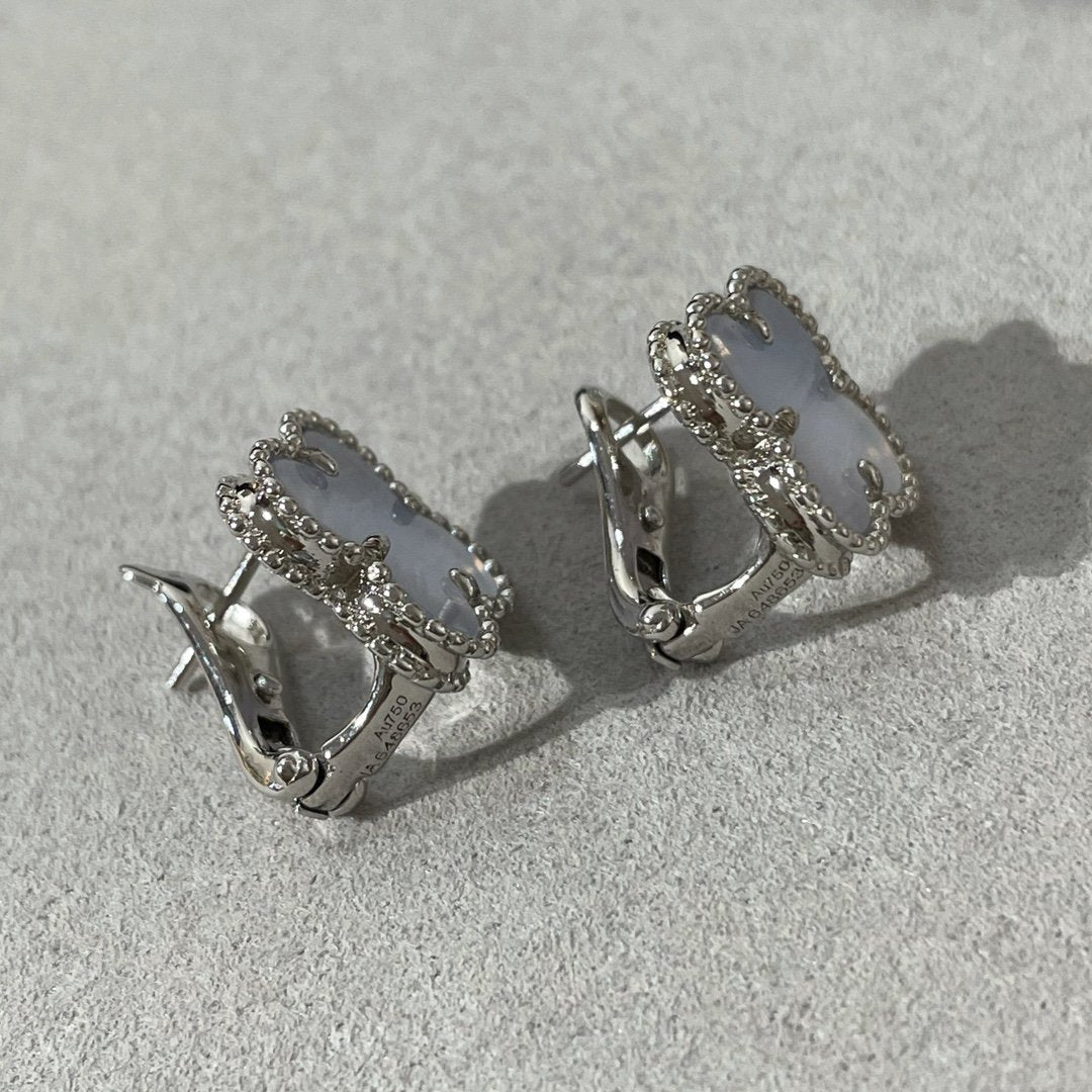 [Cyra]  CLOVER CHALCEDONY SILVER STUD EARRINGS