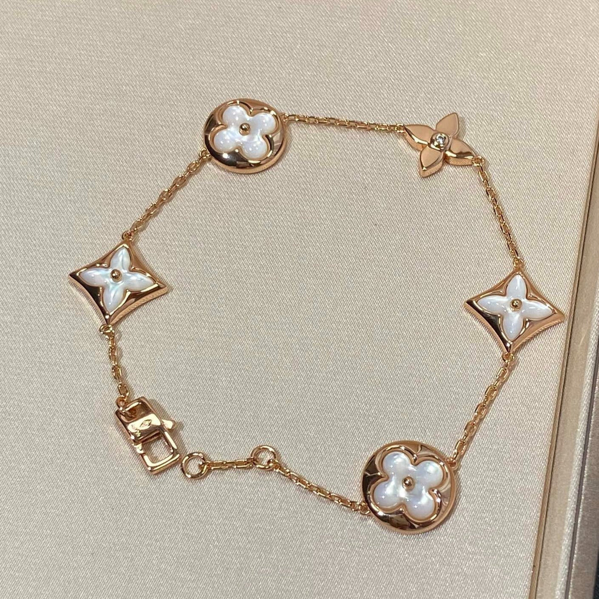 [Cyra]  STAR AND SUN 5 MOTIF MOP PINK GOLD BRACELET