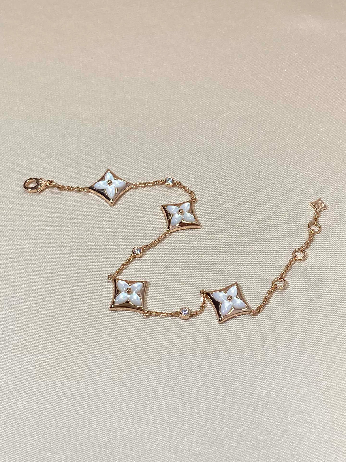 [Cyra]  STAR 4 MOTIF MOP DIAMOND PINK GOLD BRACELET