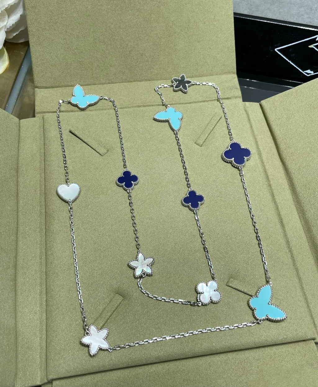 [Cyra]  LUCKY CLOVER SILVER 11 MOTIF NECKLACE
