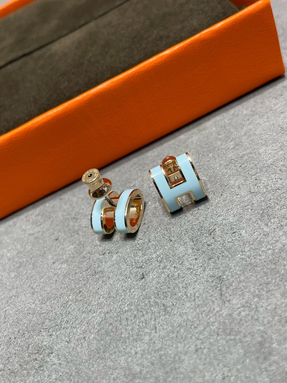 [Cyra]  POP H SKY BLUE STUD EARRINGS