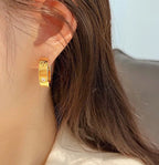 [Cyra]  LOVE 5.5MM 1 DIAMOND EARRINGS