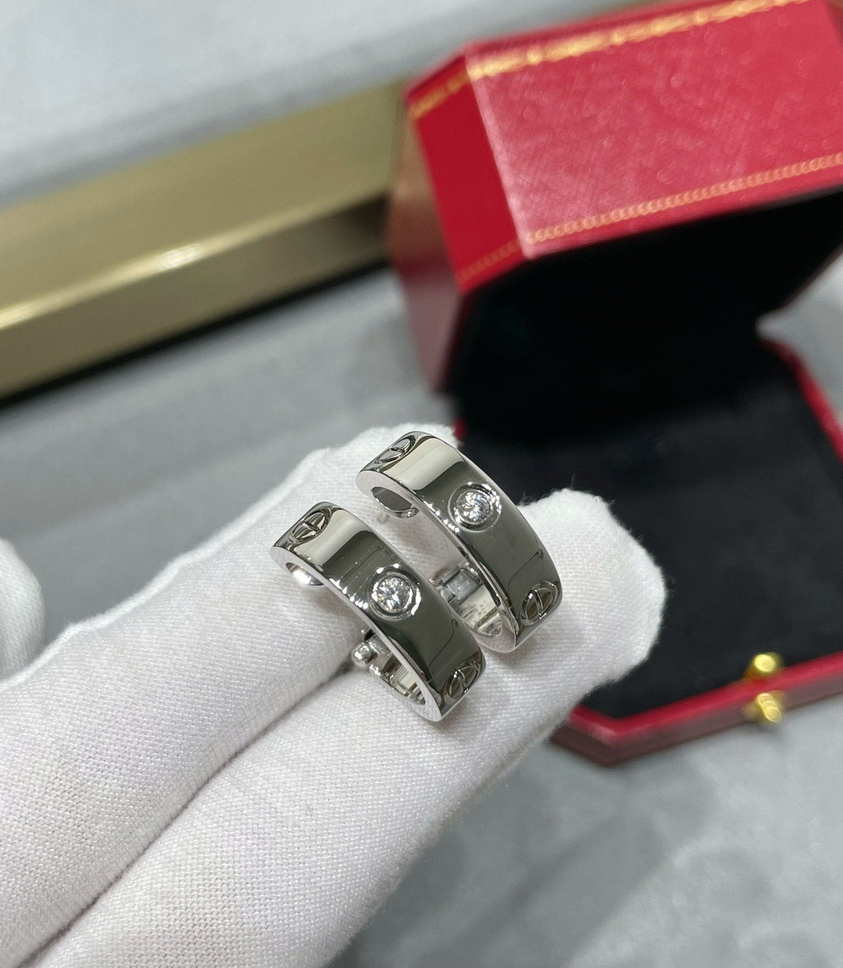 [Cyra]  LOVE 5.5MM 1 DIAMOND EARRINGS
