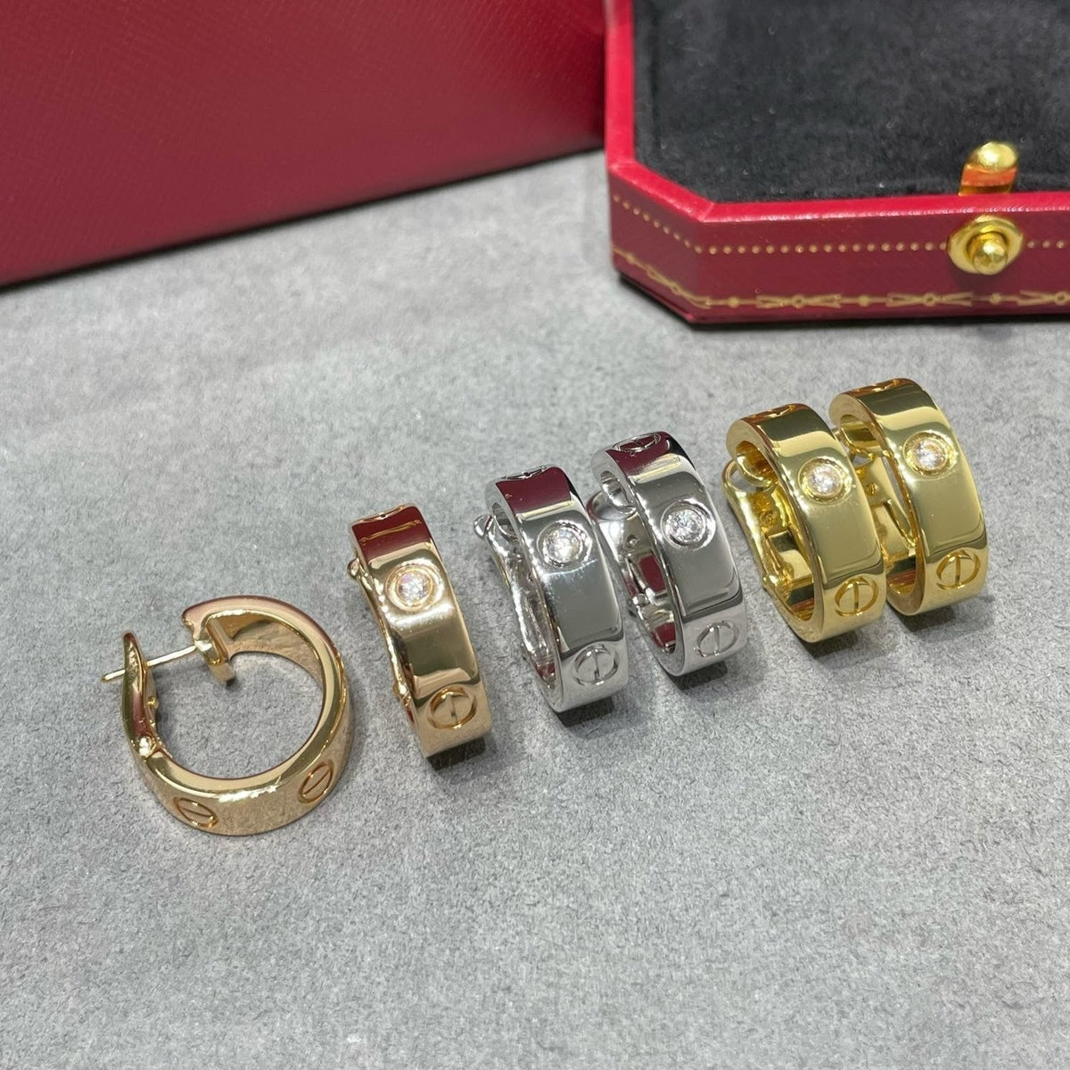 [Cyra]  LOVE 5.5MM 1 DIAMOND EARRINGS