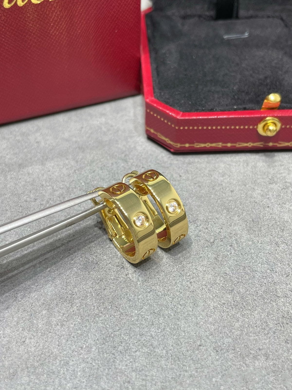 [Cyra]  LOVE 5.5MM 1 DIAMOND EARRINGS