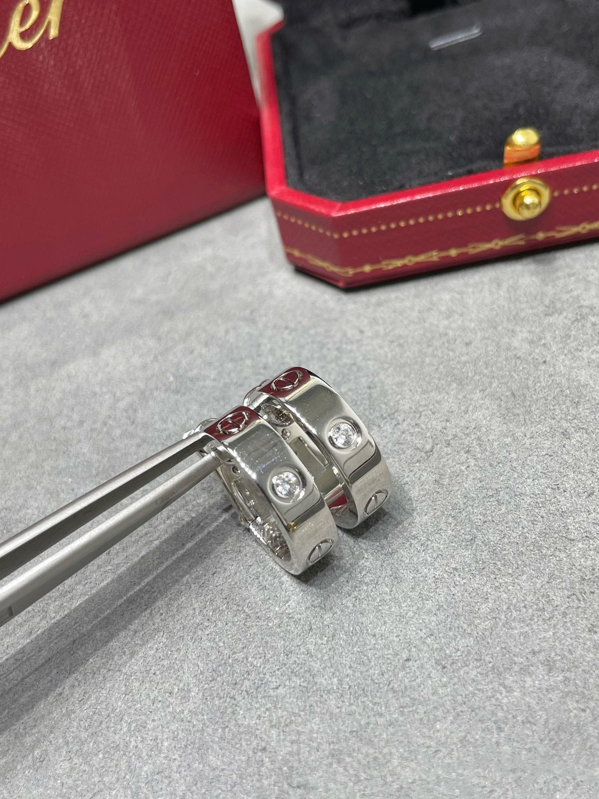 [Cyra]  LOVE 5.5MM 1 DIAMOND EARRINGS