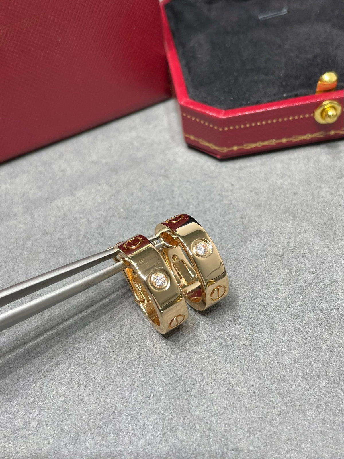 [Cyra]  LOVE 5.5MM 1 DIAMOND EARRINGS